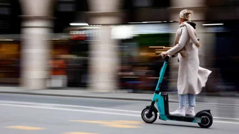 Paris’te elektrikli scooter’lar yasaklanıyor