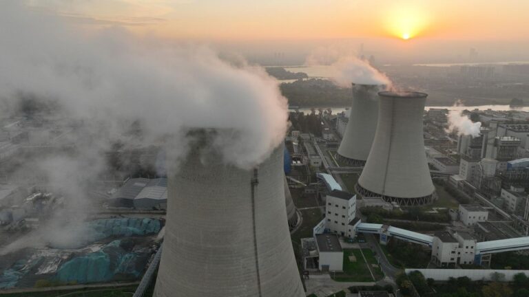 Çin’in yenilenebilir enerjisi ilk kez kömürü geçti