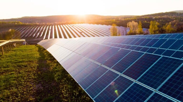 Küresel güneş enerjisi üretimi rüzgarı geçerek liderliği aldı