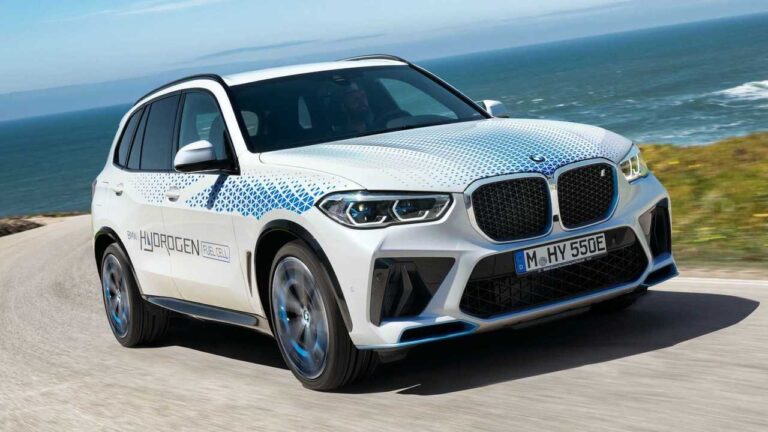 BMW, hidrojenle çalışan araçlar için yeni rota belirledi