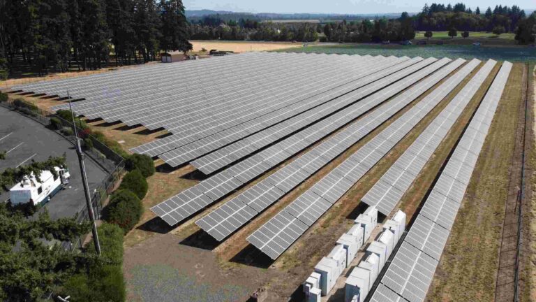 California, evler için otoyollara güneş paneli döşeyecek