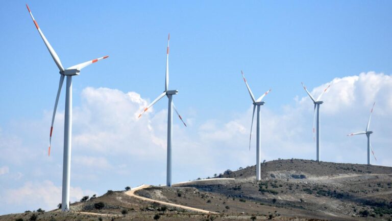 Türbin sorunları, rüzgar enerjisi hisselerini düşüşe geçirdi 