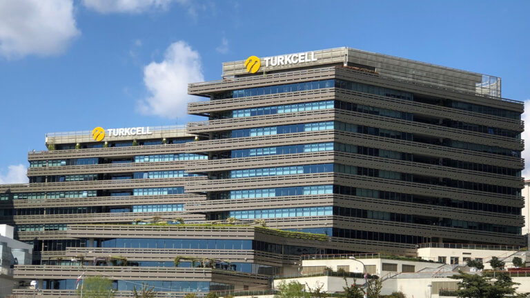 Turkcell, 32 ton tekno atıkla çocukları destekledi