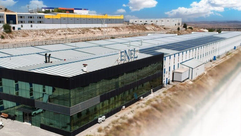 Enel, yeni stratejisinde yenilenebilir enerjiden şebekeye kayıyor