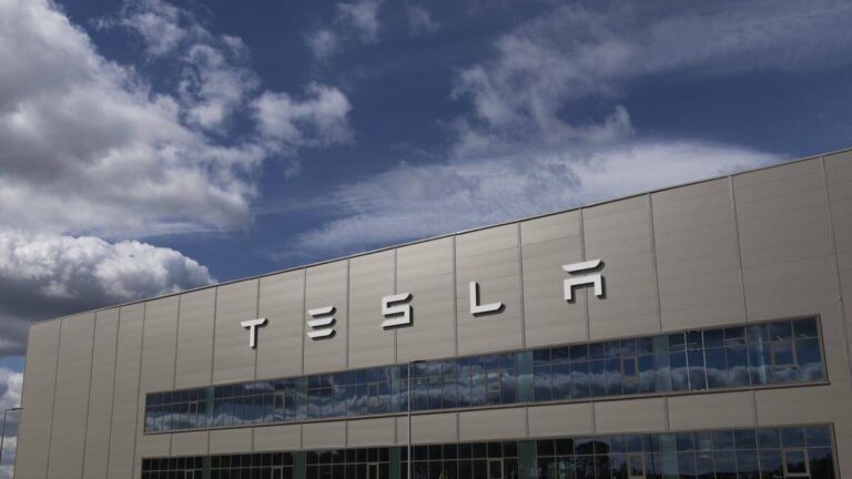 Tesla’nın onarım mücadelesi: Elektrikli araç sahipleri için maliyetler yükseliyor!