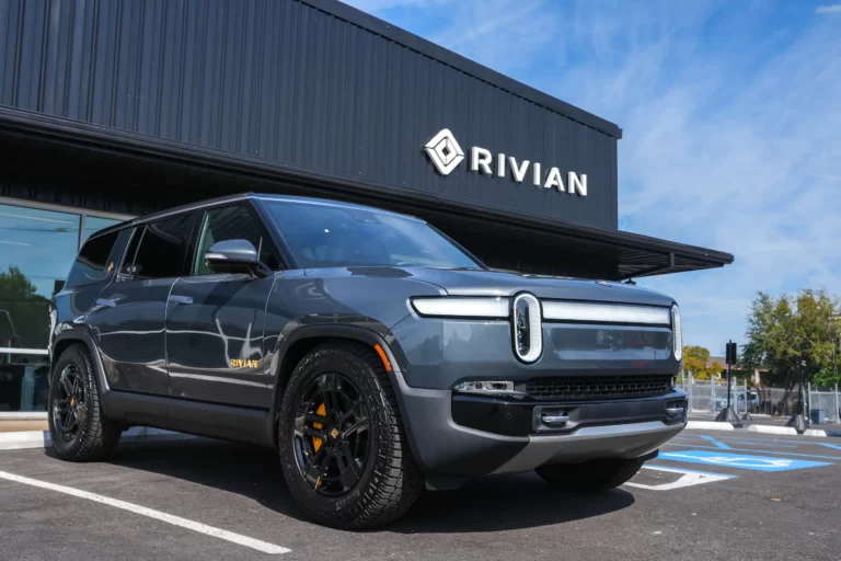 Rivian elektrikli araç üretim hedeflerine hız kazandırıyor