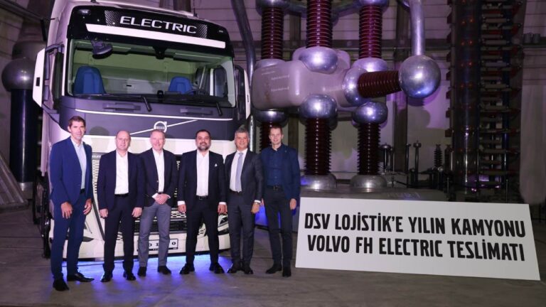 Volvo Trucks, DSV Lojistik’e ilk elektrikli kamyonu teslim etti