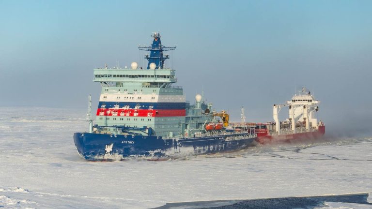 Rusya Leningrad buzkıranı artık suda