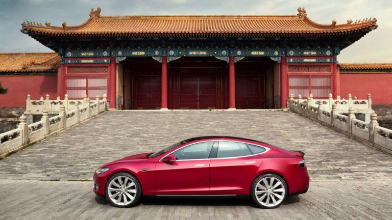 Tesla, Çin’de ürettiği 2 modele indirim yaptı