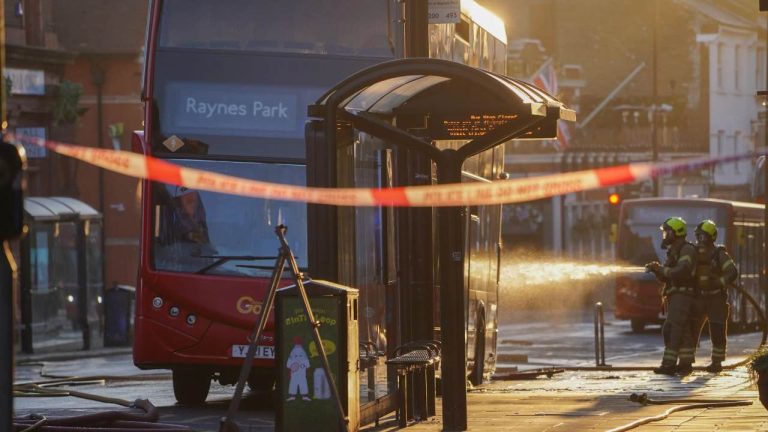 Wimbledon yangını elektrikli otobüsleri ket vurdu