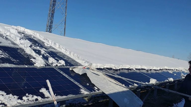 Güneş enerjisi üreten kar çitleri: Yeni bir teknoloji