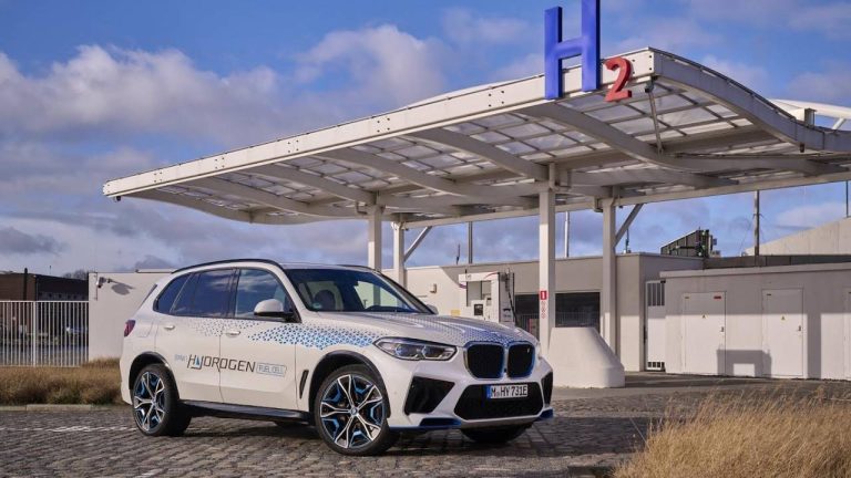 BMW’den ters köşe: Elektrik değil, hidrojen geliyor!