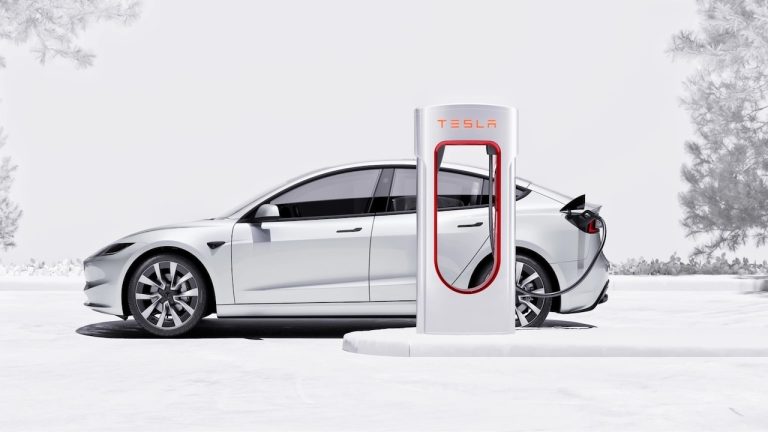 Tesla, soğuk iklimlerde batarya şarj süresini 4 kata kadar azaltıyor