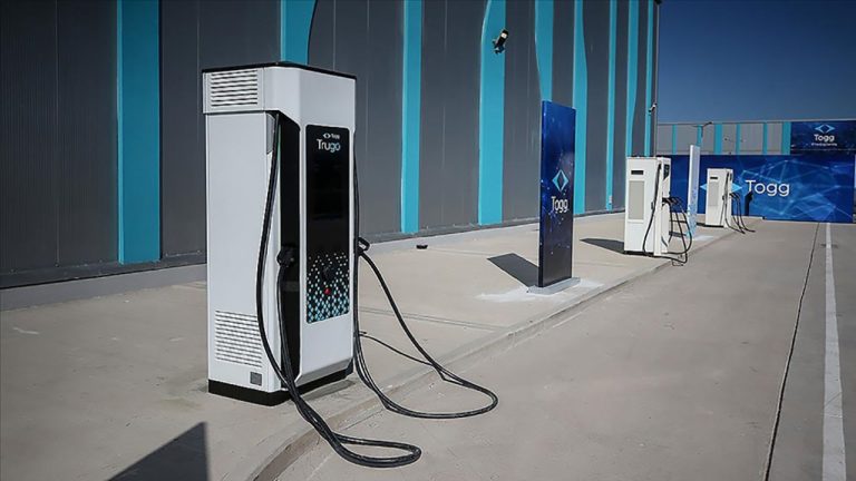 Türkiye elektrikli araç hızlı şarj ağında Avrupa’da lider!