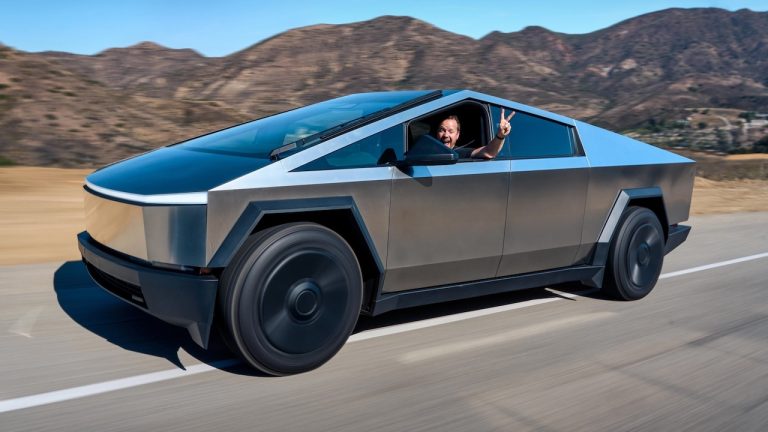 Tesla Cybertruck satışları tam bir felaket!