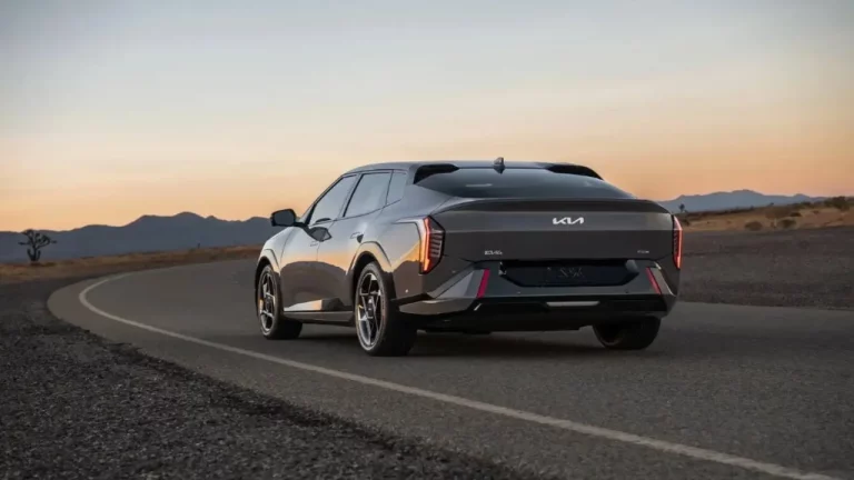 Kia, yeni elektrikli sedanı EV4’ü duyurdu!