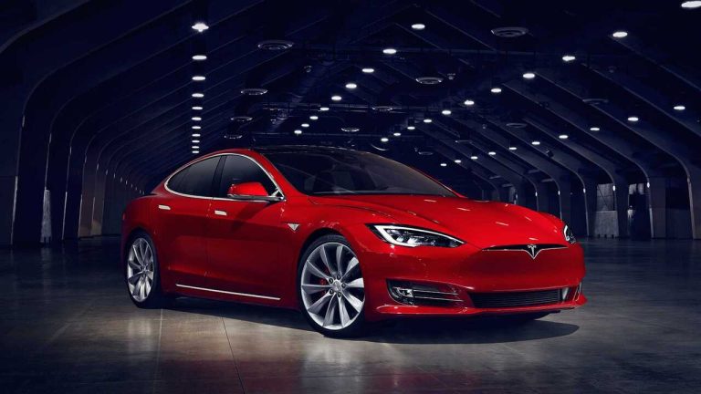 Uygun fiyatlı Tesla modeli tekrar ertelendi!