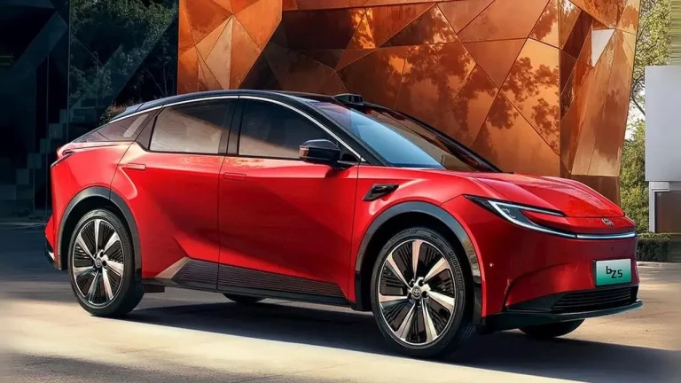 Tamamen elektrikli Toyota bZ5 geliyor!