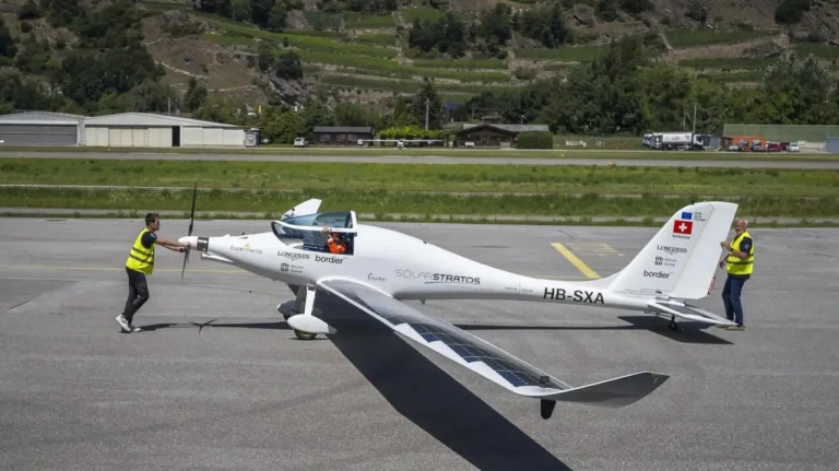 Güneş enerjili uçak irtifa rekoru kırdı