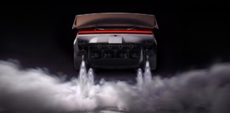 Yeni Tesla Roadster uçan araba